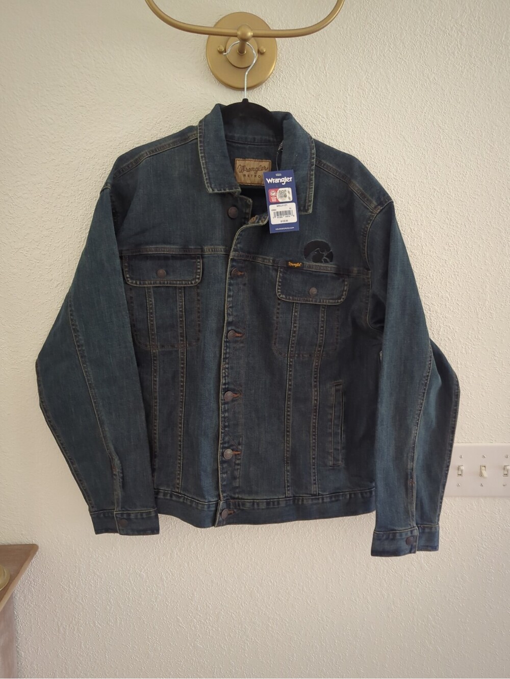 *NEW* Wrangler X Colosseum Iowa Hawkeyes Wrangler Button-Up Denim Jacket Size XL